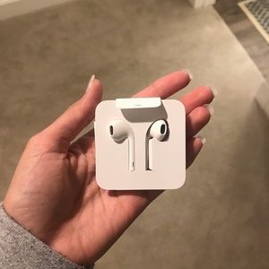 NEW Apple Earbuds